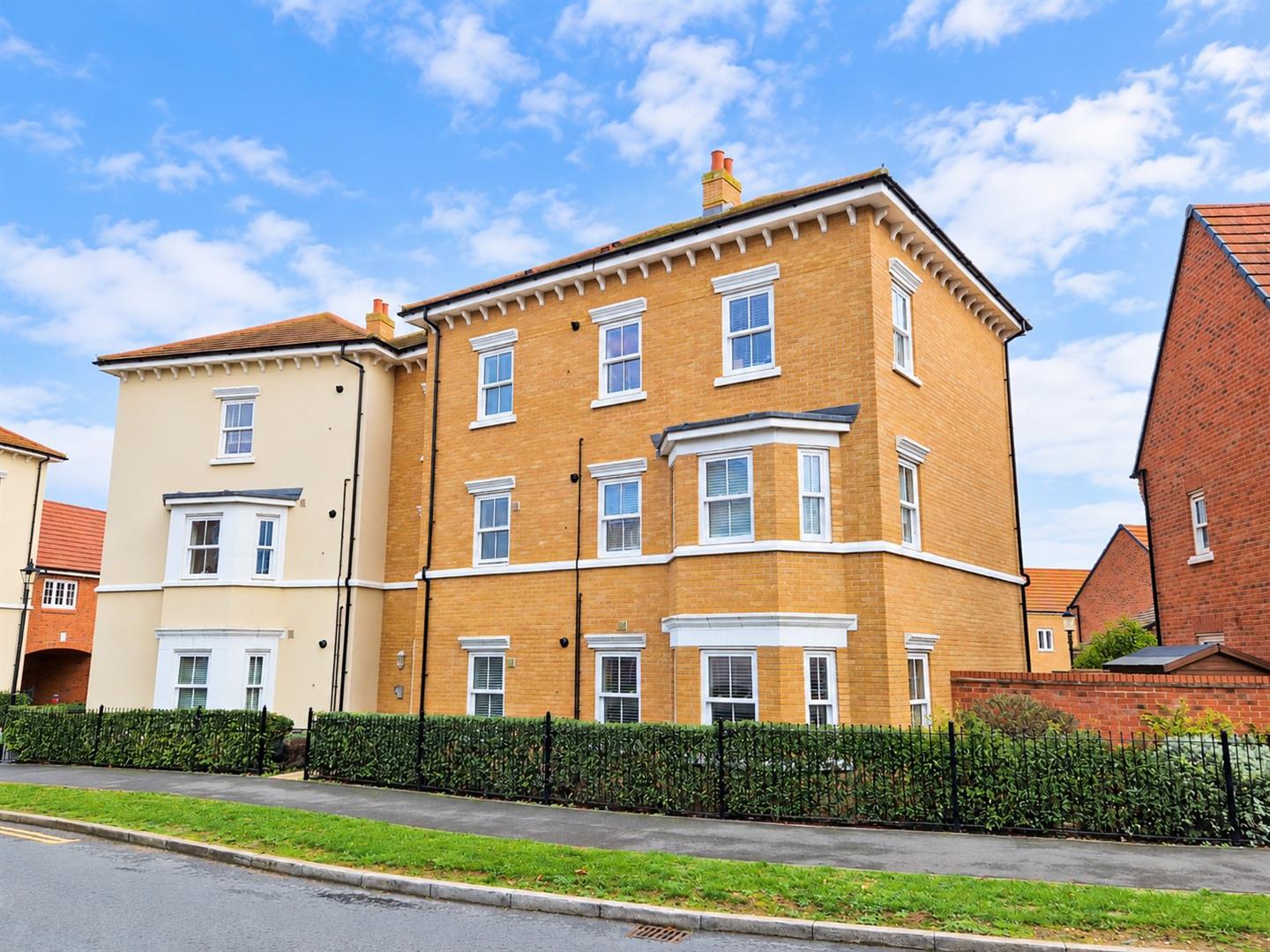 2 bed property in Anglia Way, Bedford
